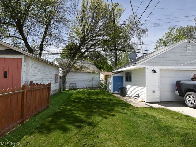 18308 East Park Drive, Cleveland, OH 44119