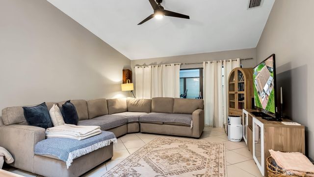 4335 N Palm Forest Dr Drive N, Delray Beach, FL 33445