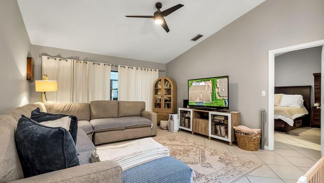 4335 N Palm Forest Dr Drive N, Delray Beach, FL 33445