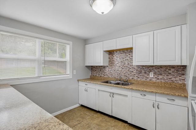 5828 N Milton St, Spokane, WA 99205