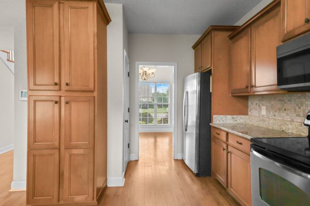 1093 Willow Cir, Clarksville, TN 37043