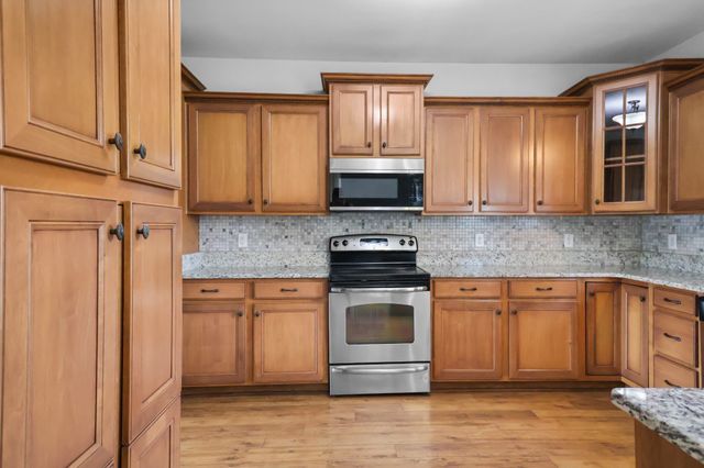 1093 Willow Cir, Clarksville, TN 37043