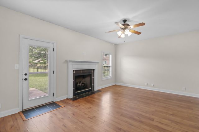 1093 Willow Cir, Clarksville, TN 37043