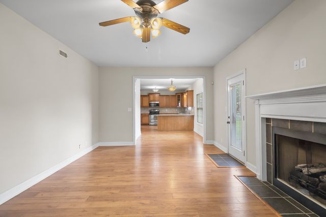 1093 Willow Cir, Clarksville, TN 37043