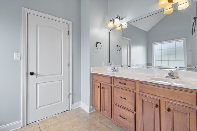 1093 Willow Cir, Clarksville, TN 37043