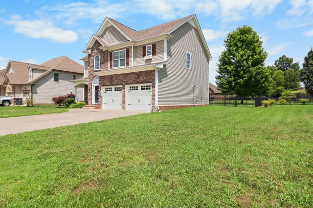 1093 Willow Cir, Clarksville, TN 37043
