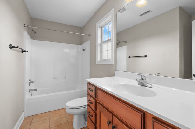 1093 Willow Cir, Clarksville, TN 37043