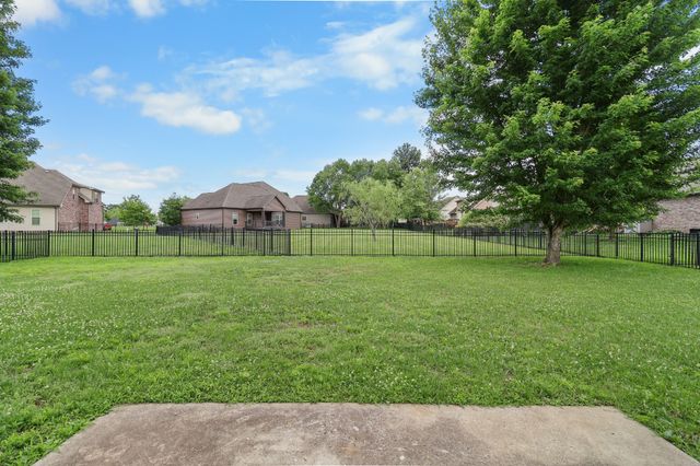 1093 Willow Cir, Clarksville, TN 37043