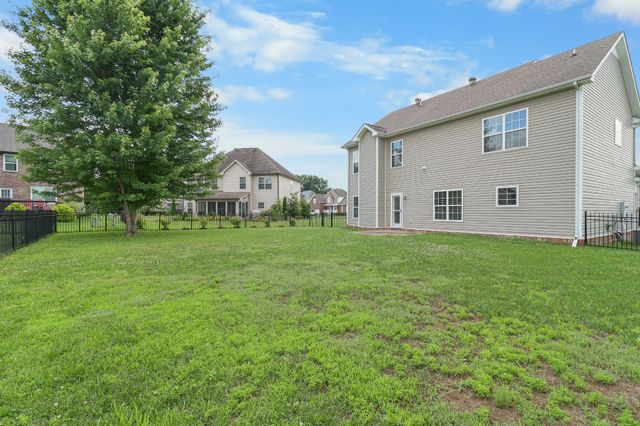 1093 Willow Cir, Clarksville, TN 37043