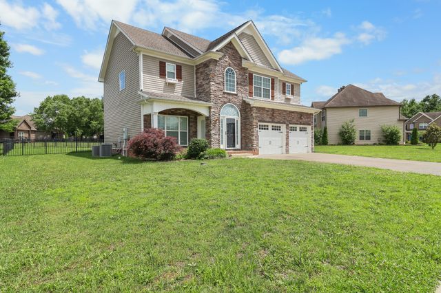 1093 Willow Cir, Clarksville, TN 37043