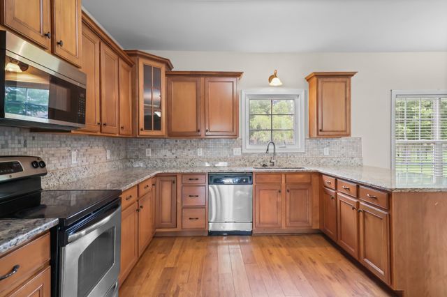 1093 Willow Cir, Clarksville, TN 37043