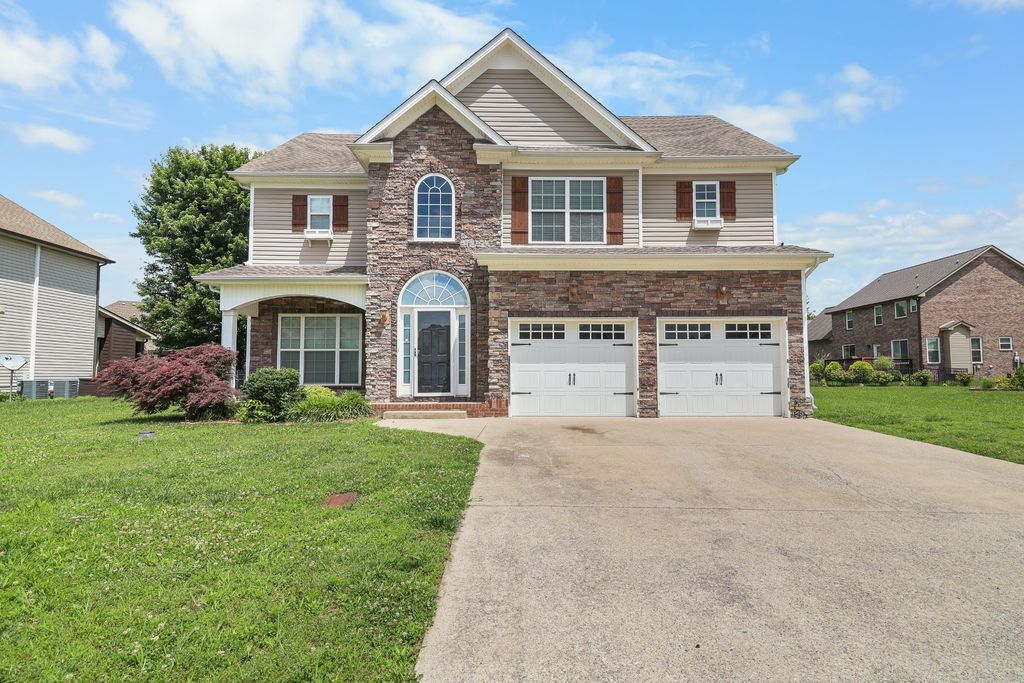 1093 Willow Cir, Clarksville, TN 37043