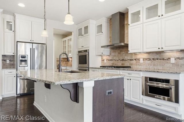 22822 Shepherds Hollow Drive, Lyon Charter Township, MI 48178