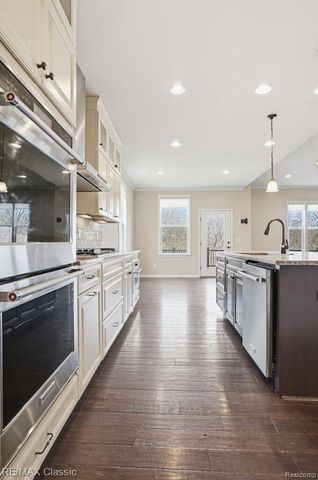 22822 Shepherds Hollow Drive, Lyon Charter Township, MI 48178