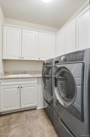 22822 Shepherds Hollow Drive, Lyon Charter Township, MI 48178