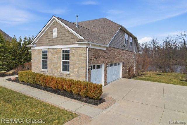 22822 Shepherds Hollow Drive, Lyon Charter Township, MI 48178