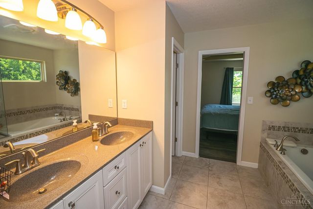 1331 Peregrine Way, Hamilton, OH 45013