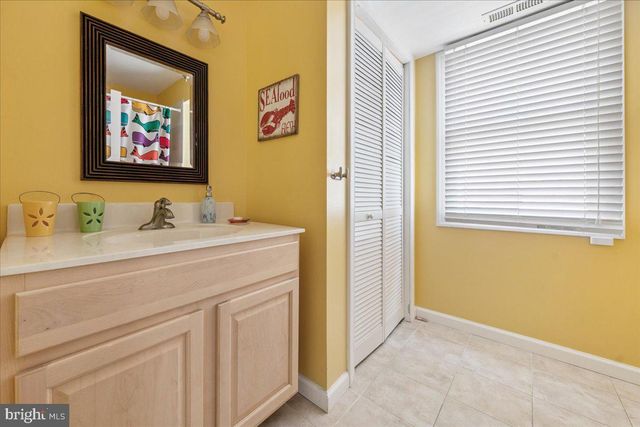 430 W PINE AVE, Wildwood, NJ 08260