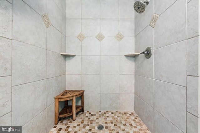 430 W PINE AVE, Wildwood, NJ 08260