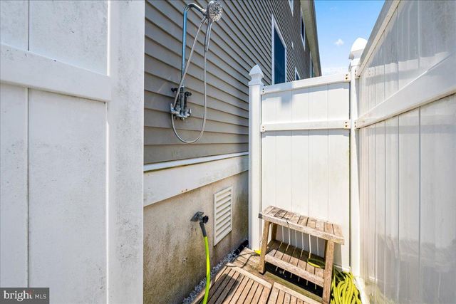 430 W PINE AVE, Wildwood, NJ 08260