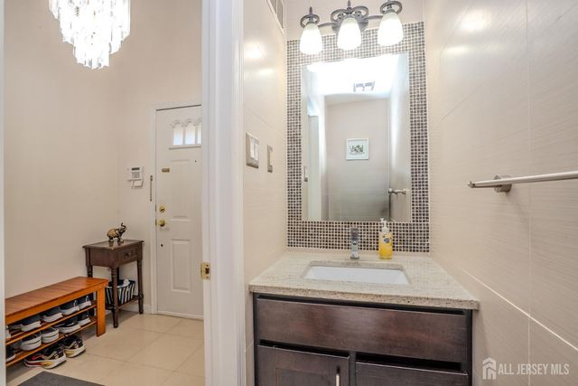 6005 N Oaks Boulevard, North Brunswick, NJ 08902