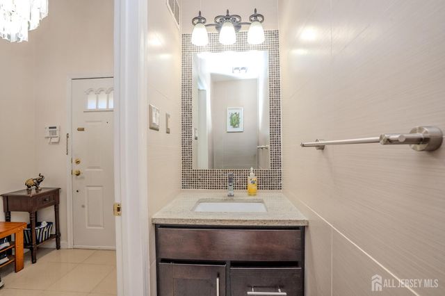 6005 N Oaks Boulevard, North Brunswick, NJ 08902