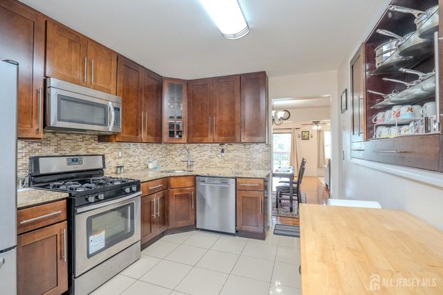 6005 N Oaks Boulevard, North Brunswick, NJ 08902