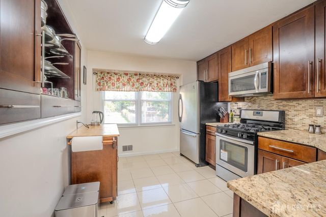 6005 N Oaks Boulevard, North Brunswick, NJ 08902