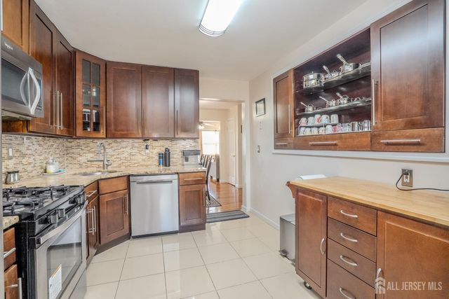 6005 N Oaks Boulevard, North Brunswick, NJ 08902