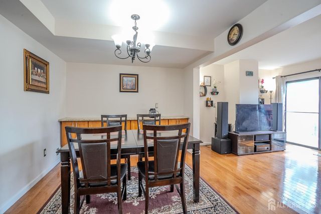 6005 N Oaks Boulevard, North Brunswick, NJ 08902