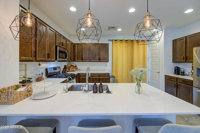 9132 W ROMA Avenue, Phoenix, AZ 85037