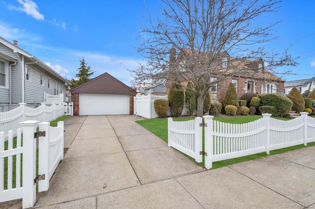 159-06 100 Street, Howard Beach, NY 11414