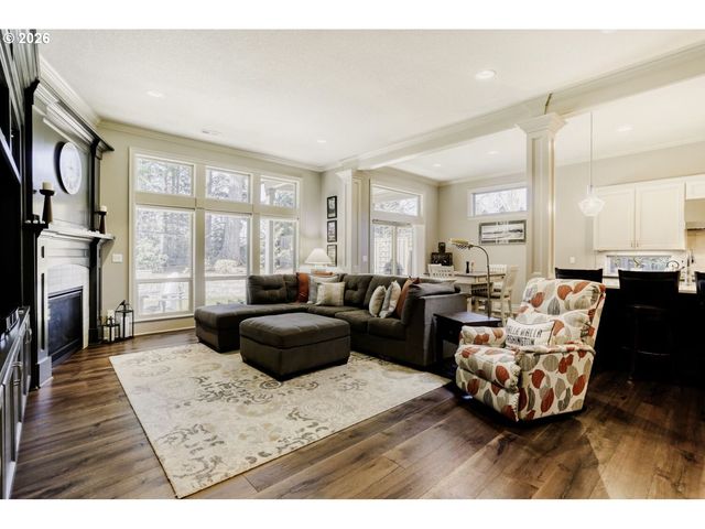 9809 Se NICHOLAS Dr, Happy Valley, OR 97086