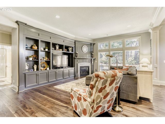 9809 Se NICHOLAS Dr, Happy Valley, OR 97086