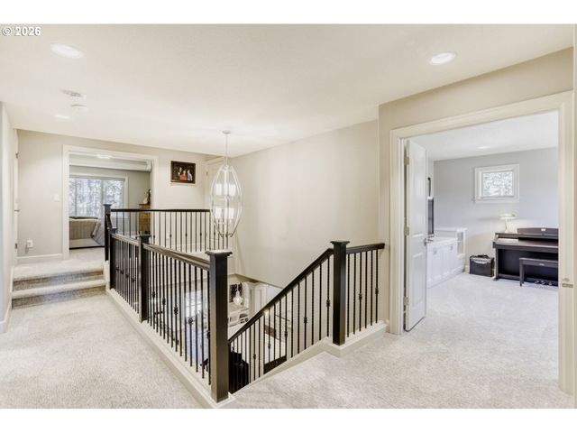 9809 Se NICHOLAS Dr, Happy Valley, OR 97086