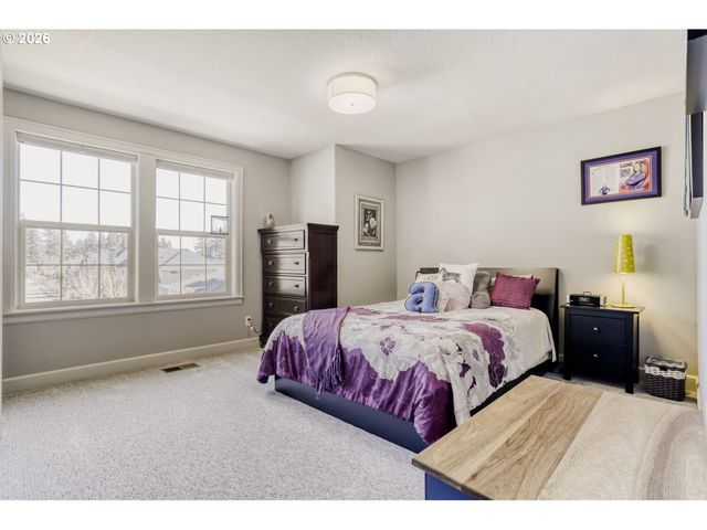 9809 Se NICHOLAS Dr, Happy Valley, OR 97086