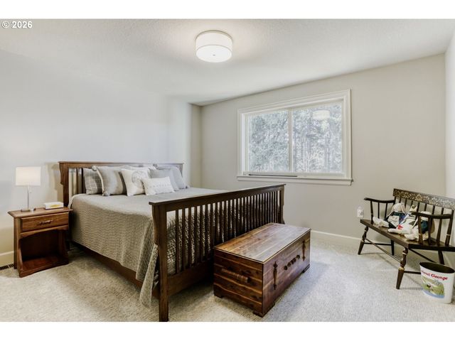 9809 Se NICHOLAS Dr, Happy Valley, OR 97086