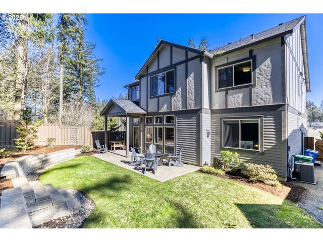 9809 Se NICHOLAS Dr, Happy Valley, OR 97086