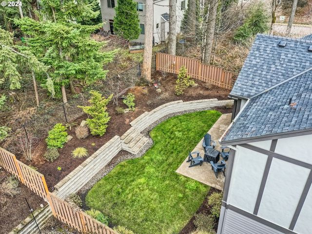 9809 Se NICHOLAS Dr, Happy Valley, OR 97086