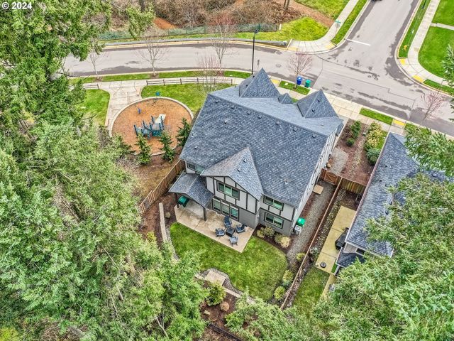 9809 Se NICHOLAS Dr, Happy Valley, OR 97086