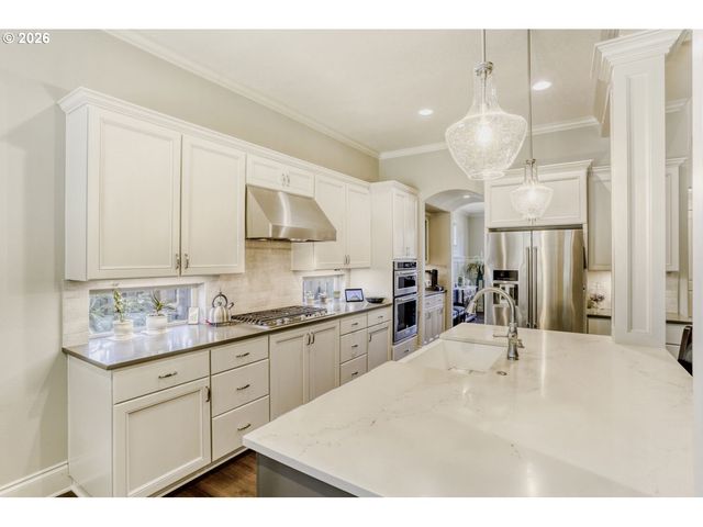 9809 Se NICHOLAS Dr, Happy Valley, OR 97086