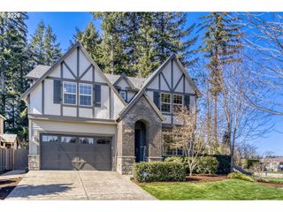 9809 Se NICHOLAS Dr, Happy Valley, OR 97086