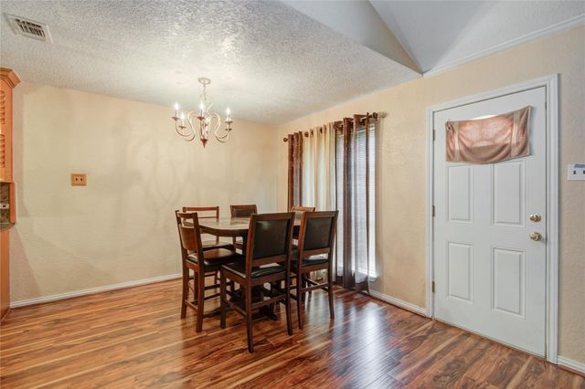 103 Sunflower Street, Lake Jackson, TX 77566