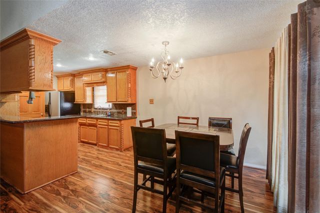 103 Sunflower Street, Lake Jackson, TX 77566