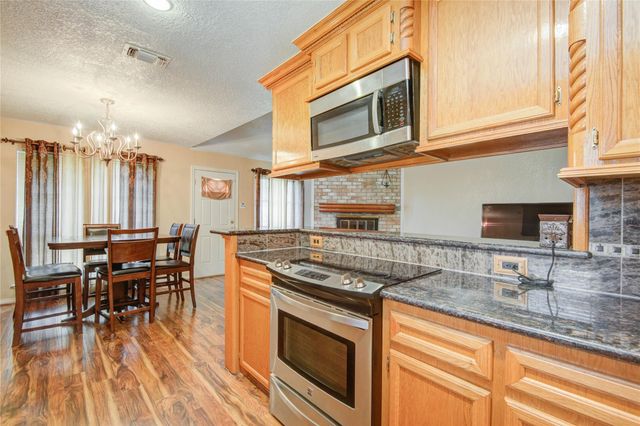 103 Sunflower Street, Lake Jackson, TX 77566