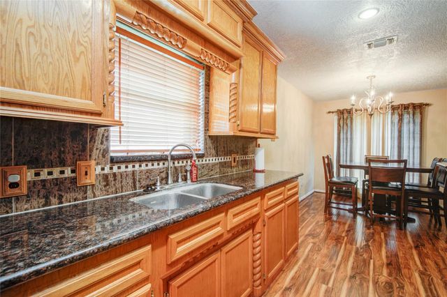 103 Sunflower Street, Lake Jackson, TX 77566