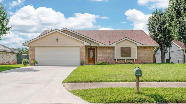 103 Sunflower Street, Lake Jackson, TX 77566