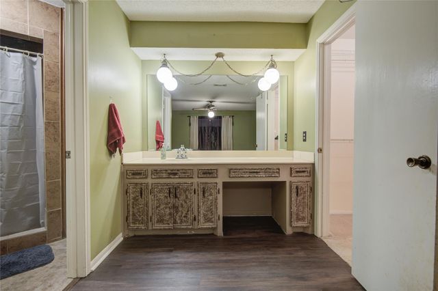 103 Sunflower Street, Lake Jackson, TX 77566