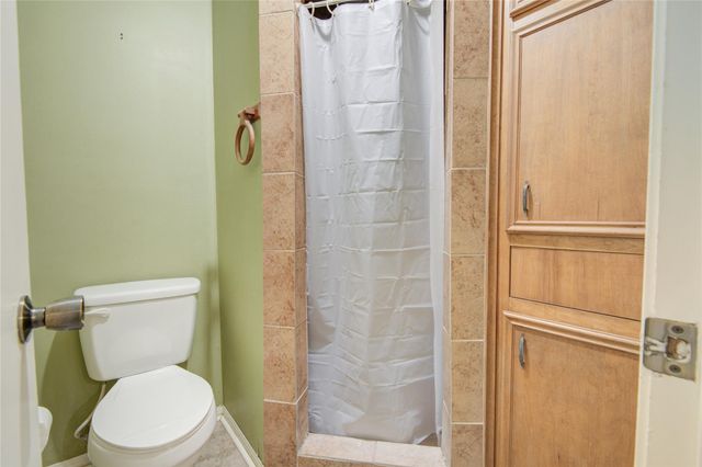 103 Sunflower Street, Lake Jackson, TX 77566