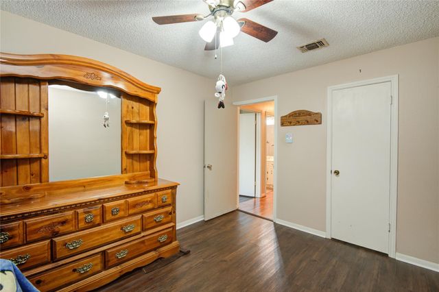 103 Sunflower Street, Lake Jackson, TX 77566